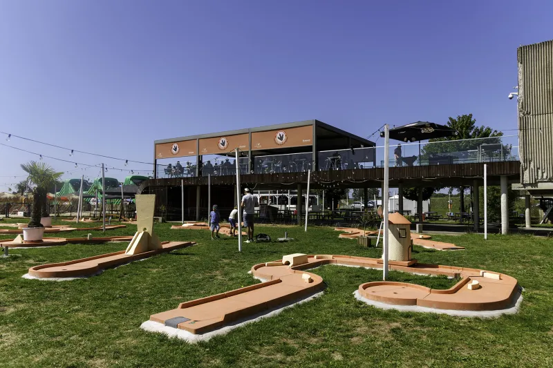 Mini-golf