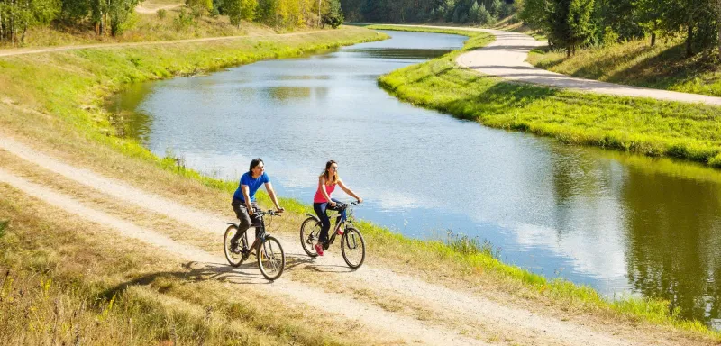Location de VTC, "Location de VTC, VTT et vélos électriques au départ du Natura Bike