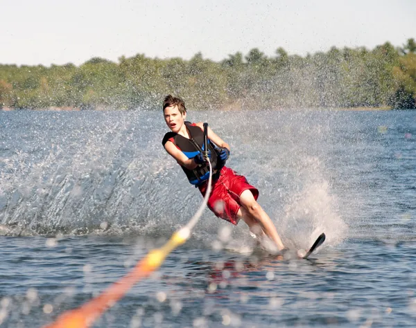 ski-nautique-eau-dheure.jpg