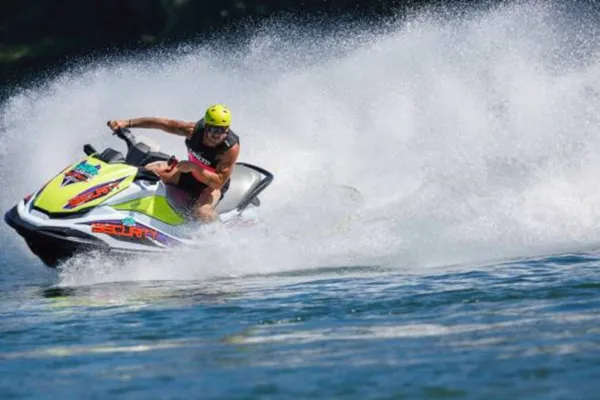 jet-ski-lacs-eau-d-heure.jpg